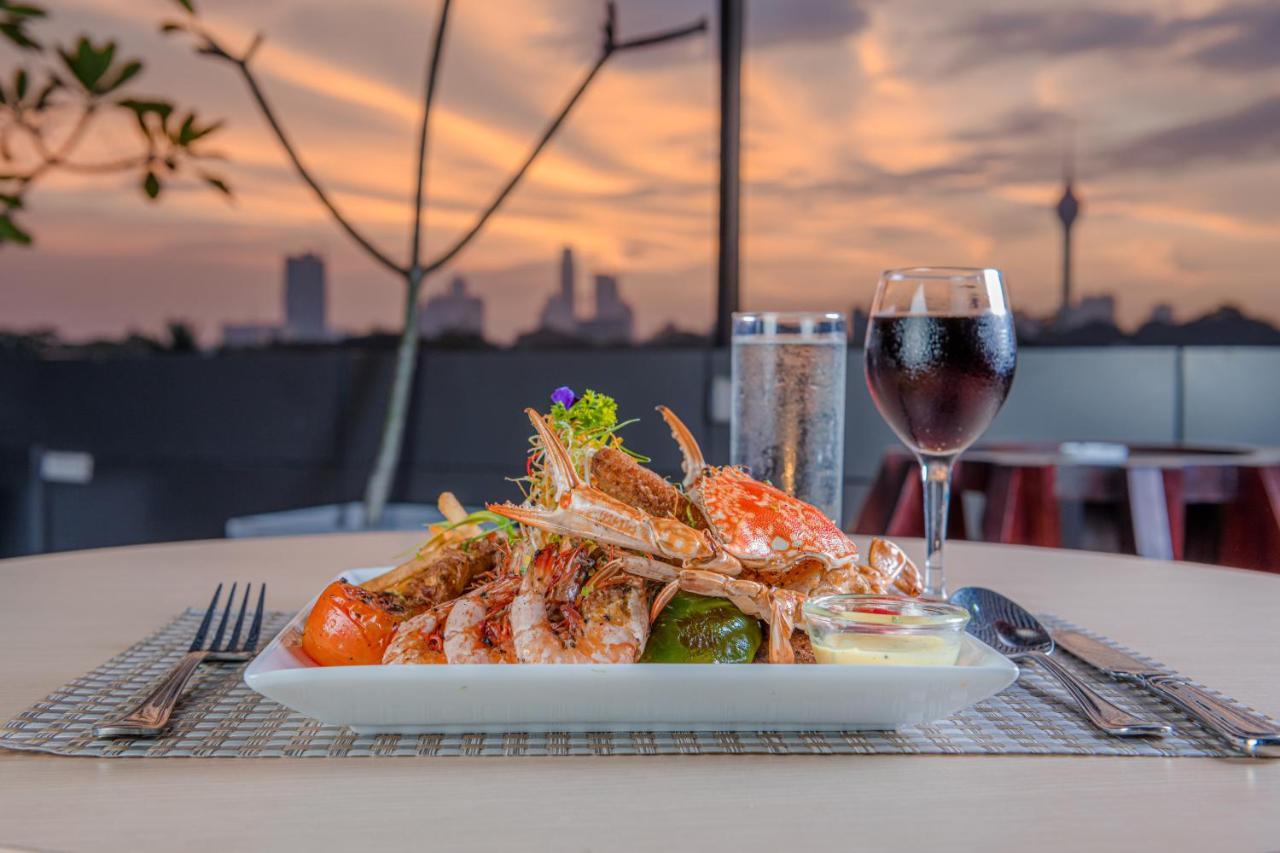 Earl'S Red Colombo Hotel Ngoại thất bức ảnh